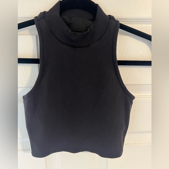 Alo Yoga turtle neck ribbed crop top new without tags. - Picture 4 of 6
